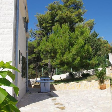Holiday Home Nevista Сумартин Екстериор снимка