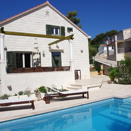 Holiday Home Nevista Сумартин Екстериор снимка
