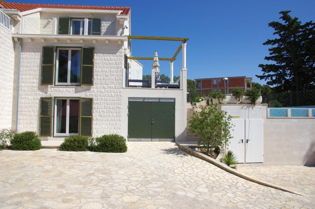Holiday Home Nevista Сумартин Екстериор снимка
