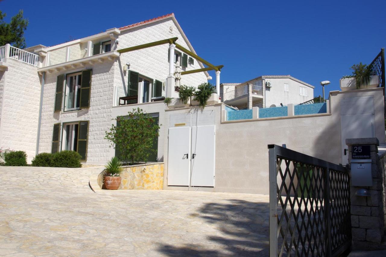 Holiday Home Nevista Сумартин Екстериор снимка