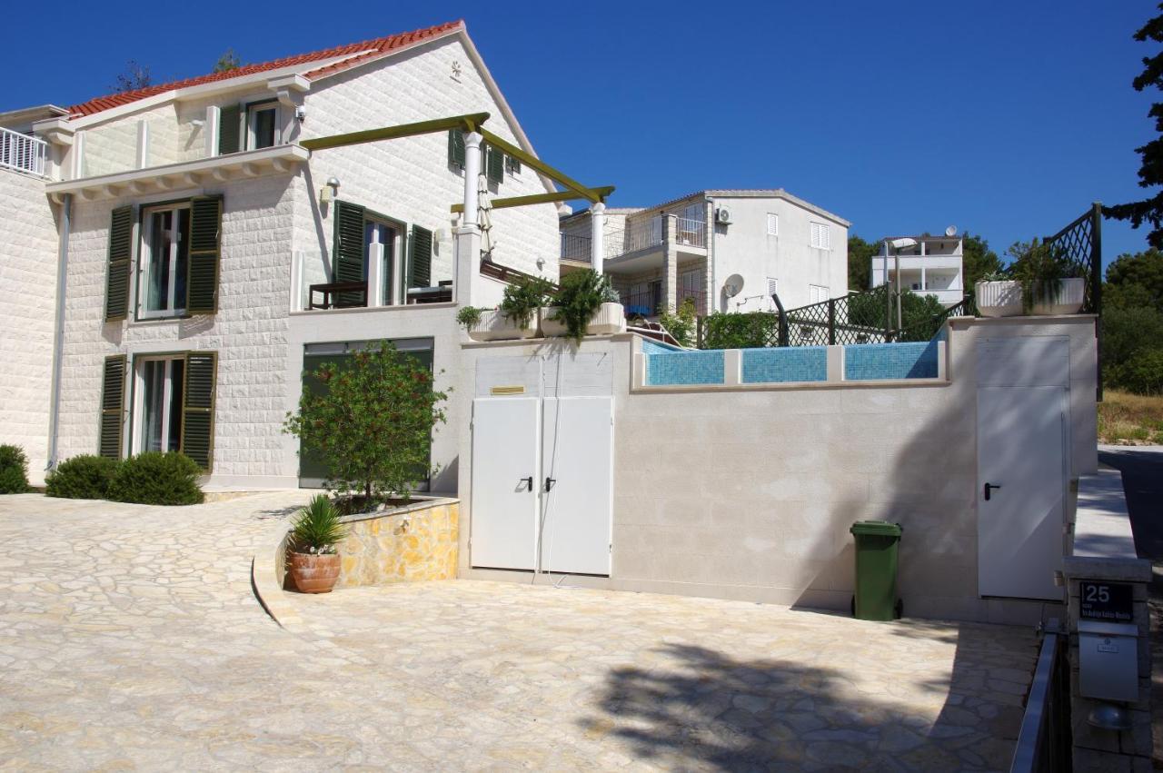 Holiday Home Nevista Сумартин Екстериор снимка
