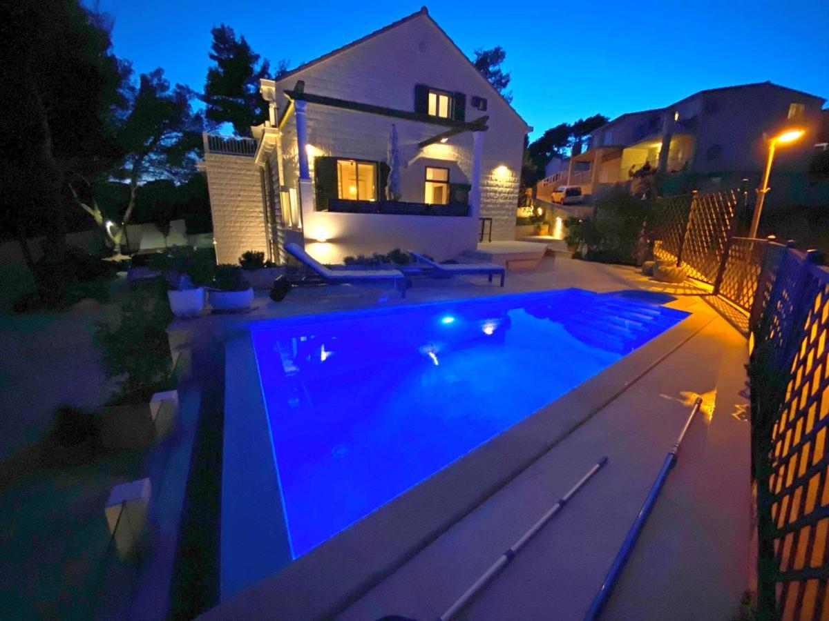 Holiday Home Nevista Сумартин Екстериор снимка