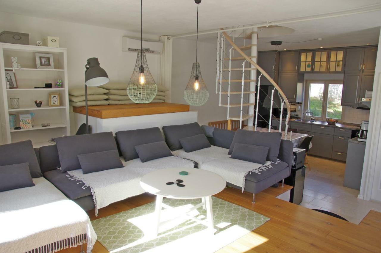 Holiday Home Nevista Сумартин Екстериор снимка